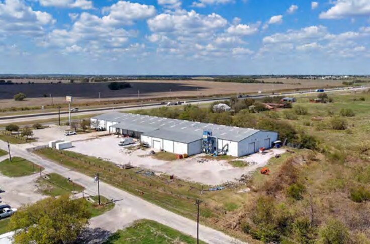 1850 N Stemmons St, Sanger, TX à louer - Photo de l’immeuble – Image 2 sur 18