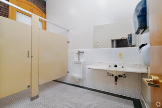 1712 19th St, Bakersfield, CA à louer Photo intérieure– Image 2 sur 4