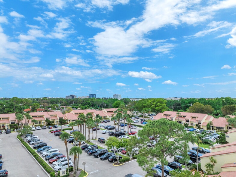 2499 Glades Rd, Boca Raton, FL à louer - Photo principale – Image 1 sur 14