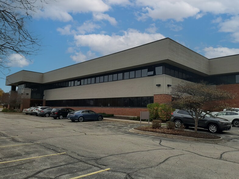 7633 Ganser Way, Madison, WI à vendre - Photo de l’immeuble – Image 2 sur 8