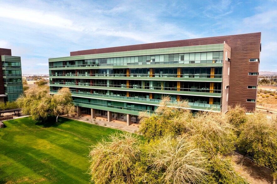 4035 S Riverpoint Pky, Phoenix, AZ à vendre - Photo de l’immeuble – Image 2 sur 15