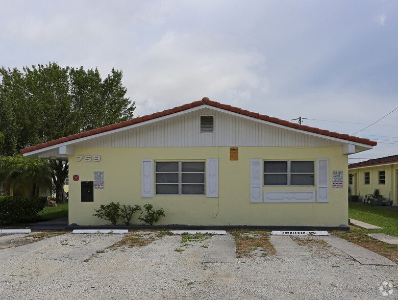 759 NE 13th Ct, Fort Lauderdale, FL à vendre - Photo de l’immeuble – Image 3 sur 3