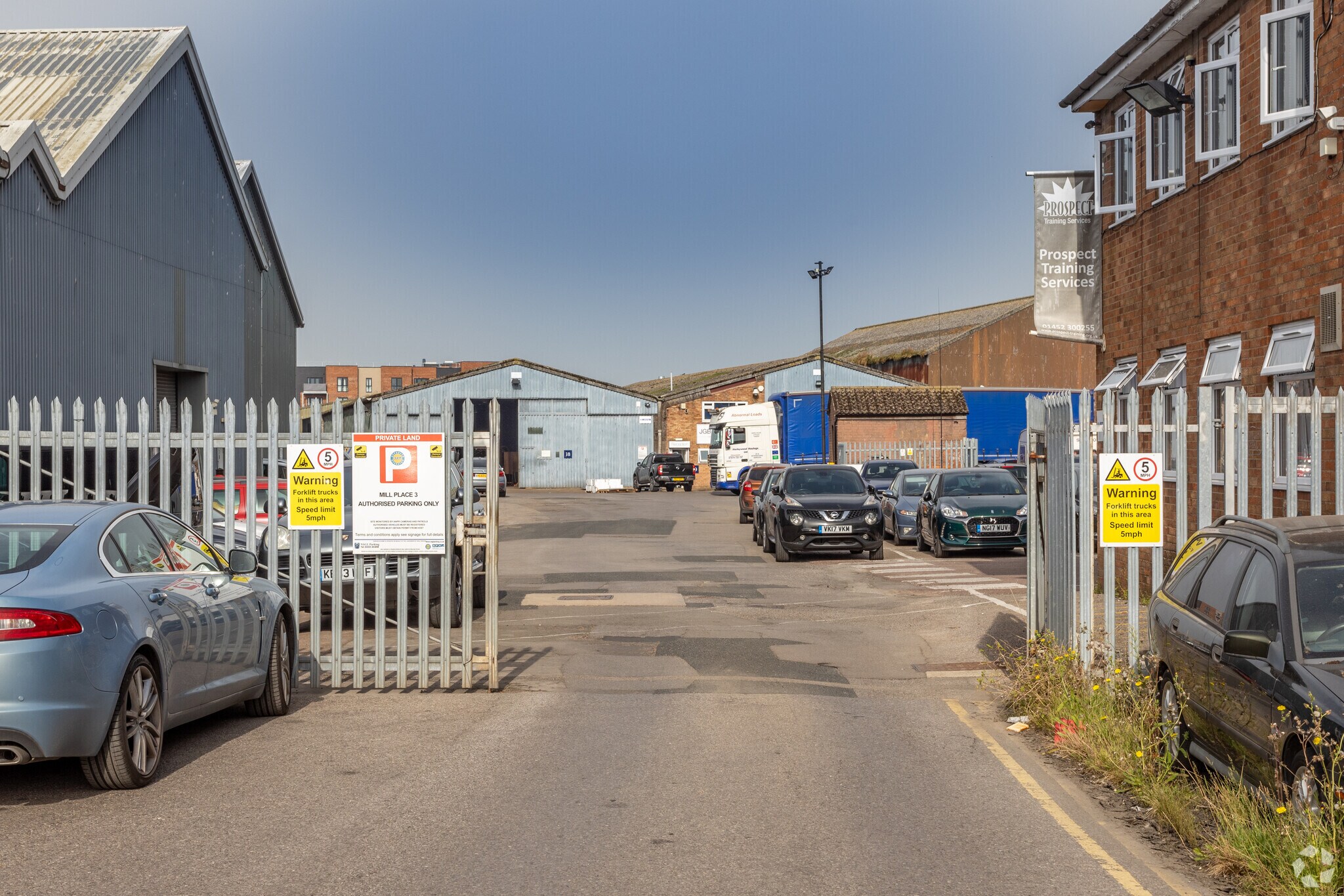 Bristol Road portefeuille de 4 biens à vendre sur LoopNet.fr Photo principale– Image 1 sur 3