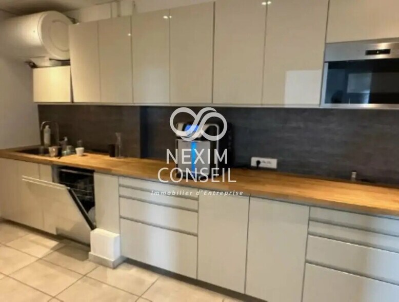 32 Avenue De L'Oceanie, Villejust à louer - Photo de l’immeuble – Image 3 sur 4