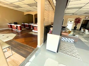 701 E Main St, Tomball, TX à louer Photo intérieure– Image 1 sur 4