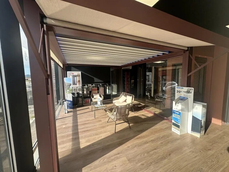 Local commercial dans Puget-sur-Argens à louer - Photo de l’immeuble – Image 2 sur 6