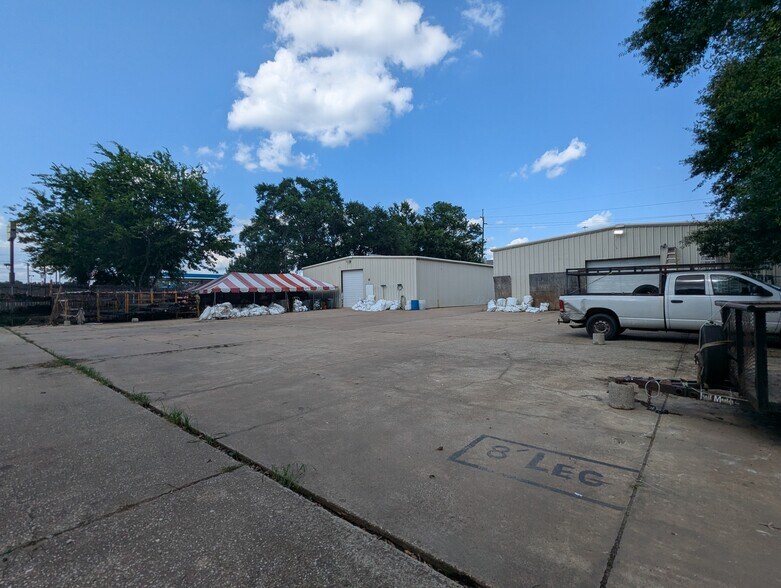 5815 Old Dowlen Rd, Beaumont, TX à vendre - Photo de l’immeuble – Image 2 sur 31