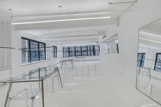 230 W 39th St, New York, NY à louer Photo intérieure– Image 2 sur 16