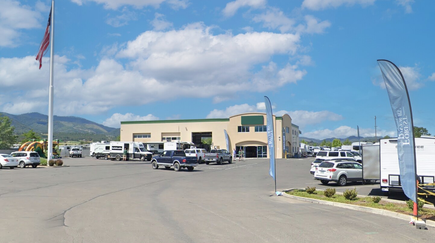3800 S Pacific Hwy, Medford, OR à louer Photo principale– Image 1 sur 3