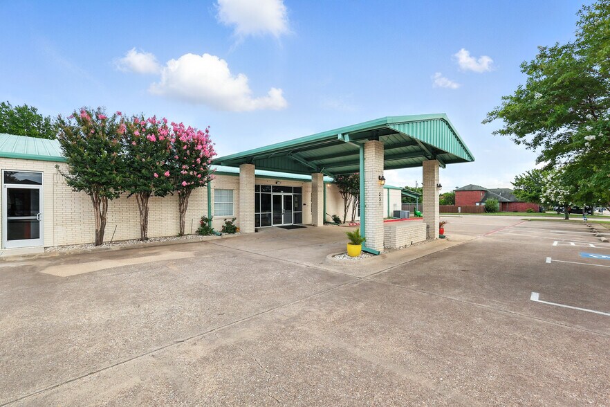 551 Bluebird Ln, Red Oak, TX à vendre - Photo de l’immeuble – Image 3 sur 78