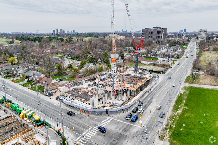 1345 Lakeshore Rd E, Mississauga, ON à louer - Photo de l’immeuble – Image 2 sur 2