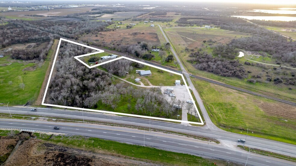 52 Old Bloomington Rd N, Victoria, TX à vendre - Photo principale – Image 1 sur 38