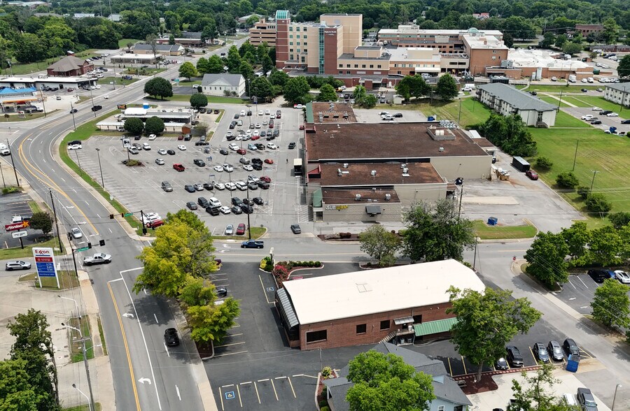 437 E Main St, Gallatin, TN à louer - Photo de l’immeuble – Image 2 sur 6