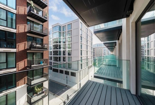 22 Royal Crest Av, Londres à vendre - Photo de l’immeuble – Image 2 sur 6