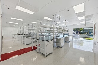 11555 Sorrento Valley Rd, San Diego, CA à louer Photo intérieure– Image 1 sur 14