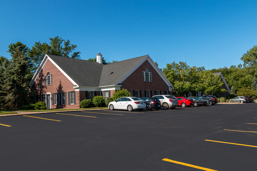 2379 Woodlake Dr, Okemos, MI à louer - Photo de l’immeuble – Image 3 sur 4