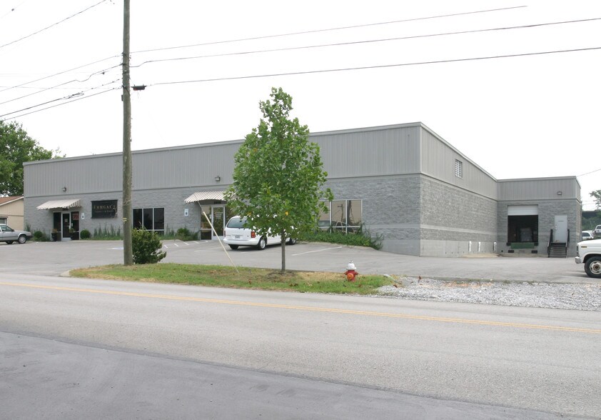 2614-2616 Eugenia Ave, Nashville, TN à louer - Photo de l’immeuble – Image 2 sur 3
