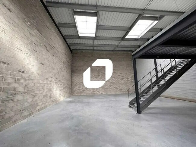 Plus de détails pour Local d'activités à louer