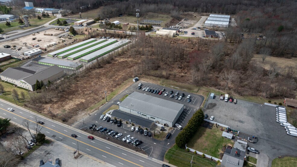 2721 S County Trl, East Greenwich, RI à vendre - Photo de l’immeuble – Image 3 sur 9