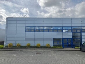 118-134 Tanners Dr, Milton Keynes à louer Photo de l’immeuble– Image 1 sur 2