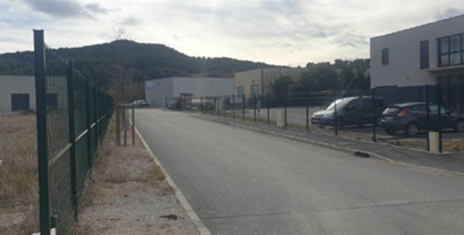 Local d'activités dans Vaison-la-Romaine à vendre Photo de l’immeuble– Image 1 sur 2