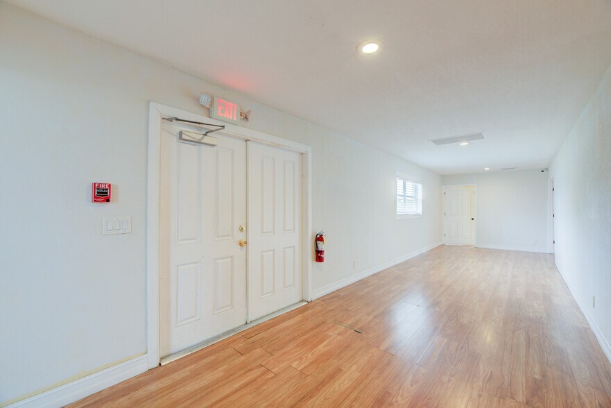 359 10th St, West Palm Beach, FL à vendre - Photo de l’immeuble – Image 3 sur 69
