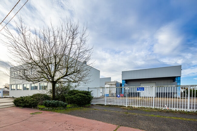 Plus de détails pour Local d’activités à vendre