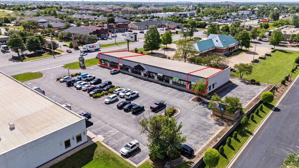 2212 S Walton Blvd, Bentonville, AR à louer - Photo de l’immeuble – Image 3 sur 6