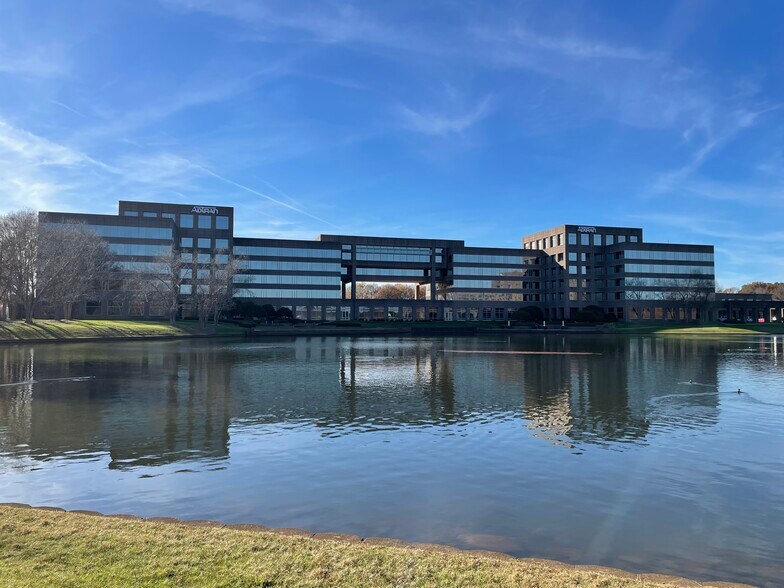 907 Explorer Blvd NW, Huntsville, AL à vendre - Photo de l’immeuble – Image 2 sur 21