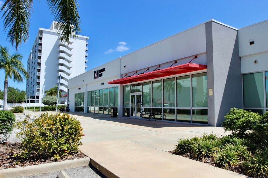 3251 3rd Ave N, Saint Petersburg, FL à louer - Photo de l’immeuble – Image 2 sur 11