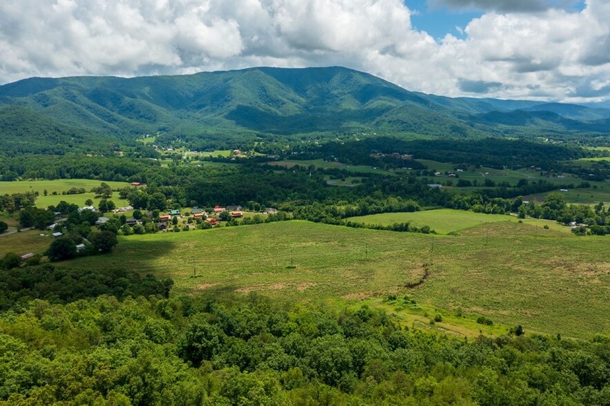 2570 Herb Ownby Way, Sevierville, TN à vendre - Photo de l’immeuble – Image 3 sur 10
