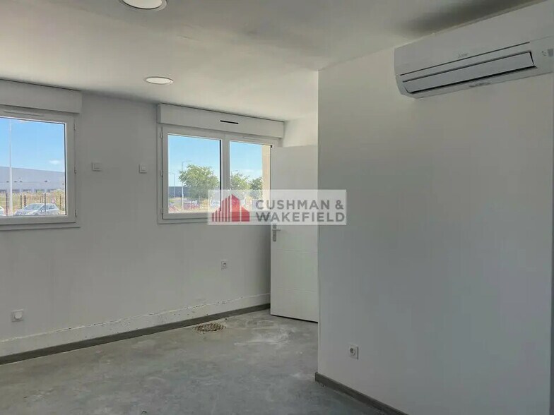 Local d'activités dans Vauvert à vendre - Photo intérieure – Image 2 sur 3