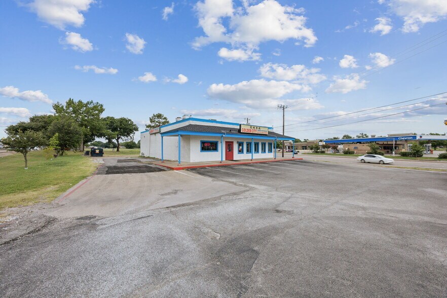 525 Oates Rd, Garland, TX à vendre - Photo de l’immeuble – Image 2 sur 17