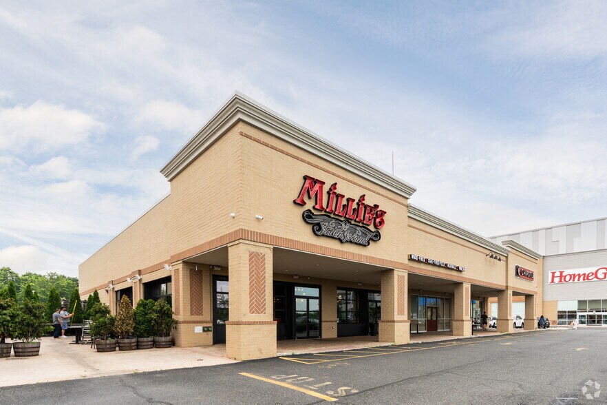 Bricktown Way, Staten Island, NY à vendre - Photo principale – Image 1 sur 3