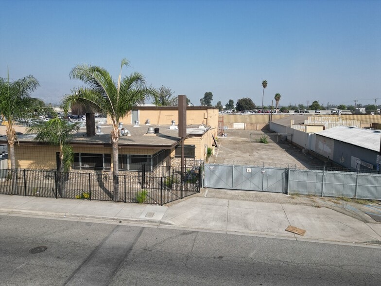 651 N Waterman Ave, San Bernardino, CA à louer - Photo de l’immeuble – Image 2 sur 24