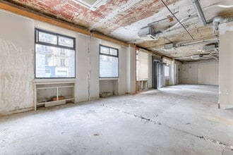 Local commercial dans Paris à louer Photo de l’immeuble– Image 2 sur 6