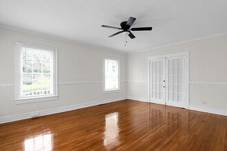 228 E Poplar St, Griffin, GA à louer Photo intérieure– Image 2 sur 7