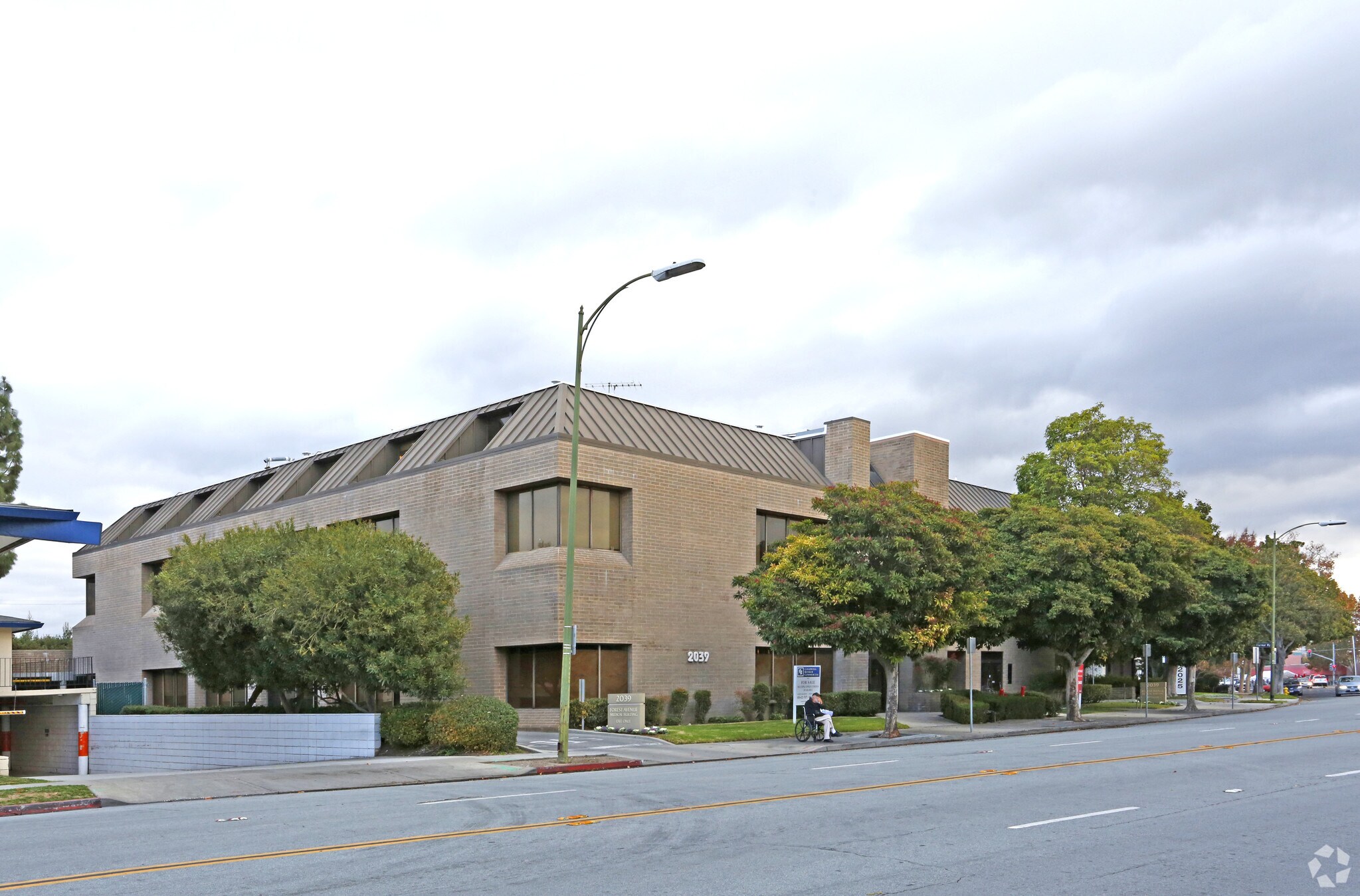 2039 Forest Ave, San Jose, CA à louer Photo de l’immeuble– Image 1 sur 13