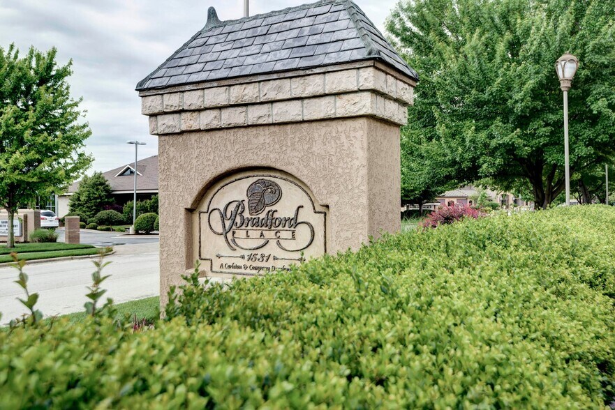 1531 E Bradford Pky, Springfield, MO à vendre - Photo de l’immeuble – Image 3 sur 38