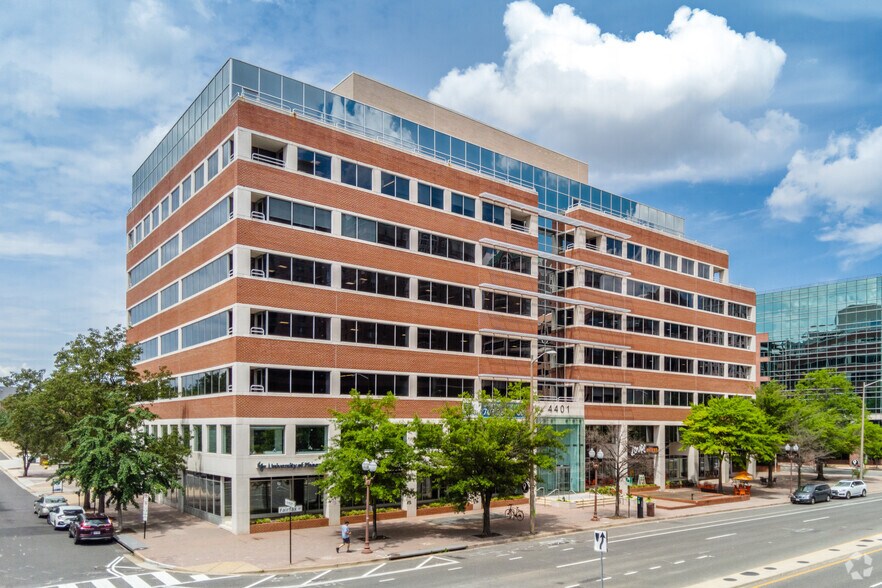 4401 N Fairfax Dr, Arlington, VA à louer - Photo de l’immeuble – Image 1 sur 8