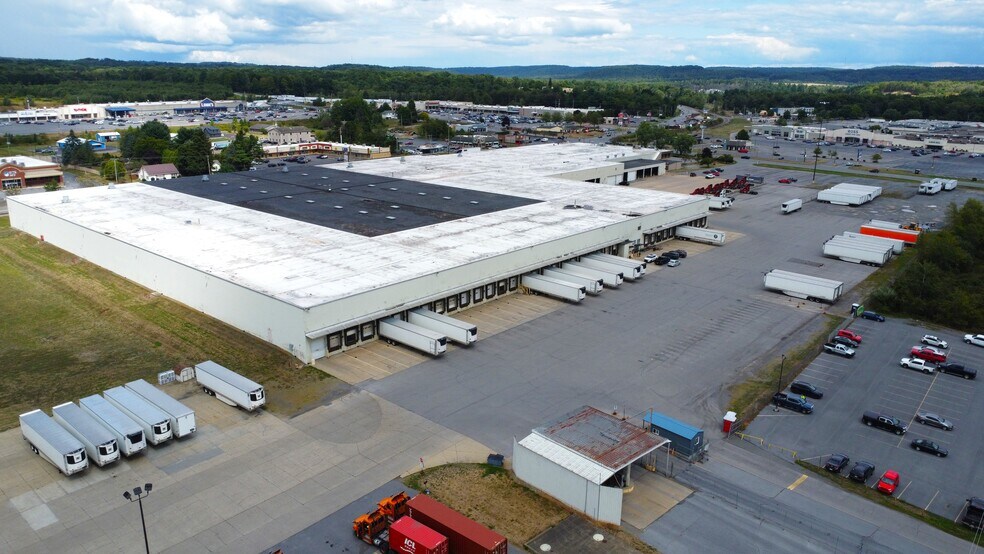 891 Beaver Dr, Dubois, PA à louer - Photo de l’immeuble – Image 1 sur 8