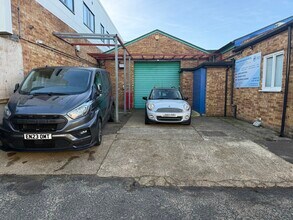 10-11 Station Clos, Potters Bar à louer Photo de l’immeuble– Image 2 sur 11