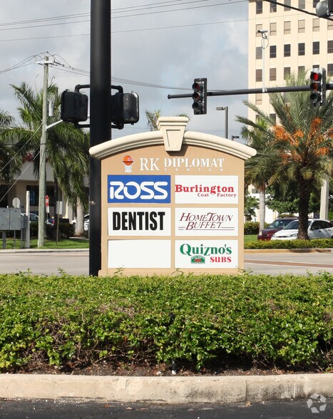 1401-1995 E Hallandale Beach Blvd, Hallandale Beach, FL à louer - Photo de l’immeuble – Image 2 sur 9