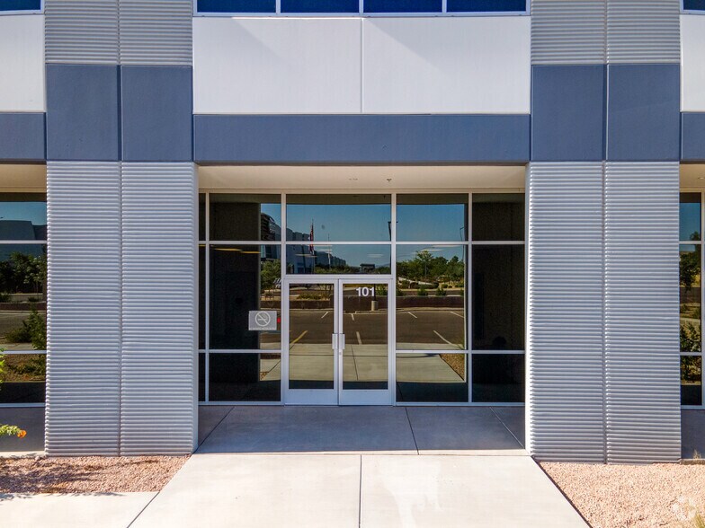 1828 N Higley Rd, Mesa, AZ à louer - Photo de l’immeuble – Image 3 sur 5