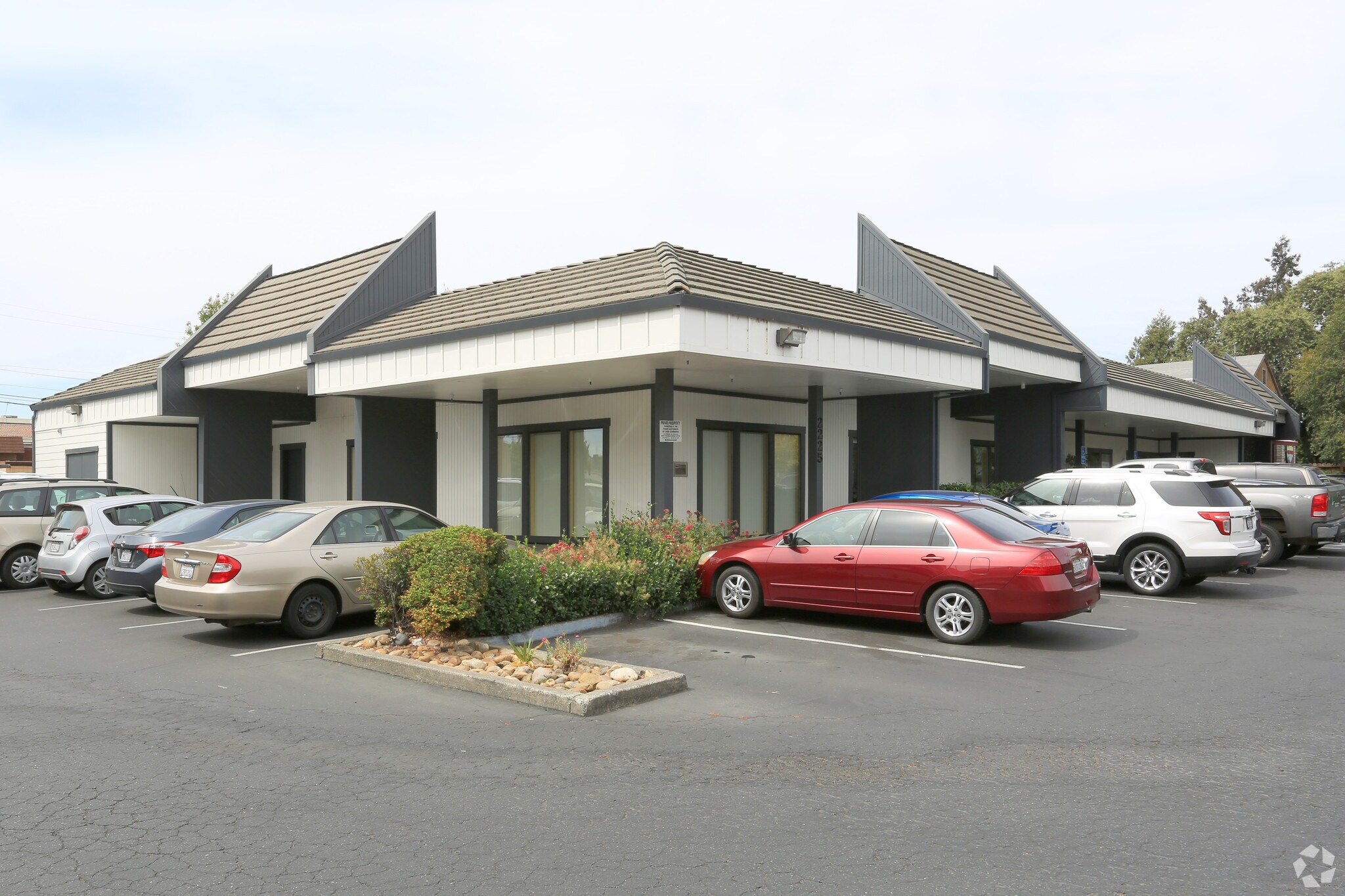 2225 Brown St, Napa, CA à louer Photo principale– Image 1 sur 11