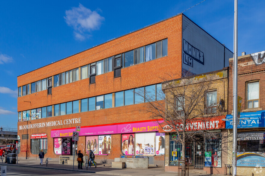 1011 Dufferin St, Toronto, ON à louer - Photo de l’immeuble – Image 3 sur 4