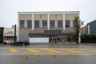 325 E 8th Ave, Homestead, PA à louer Photo intérieure– Image 2 sur 2