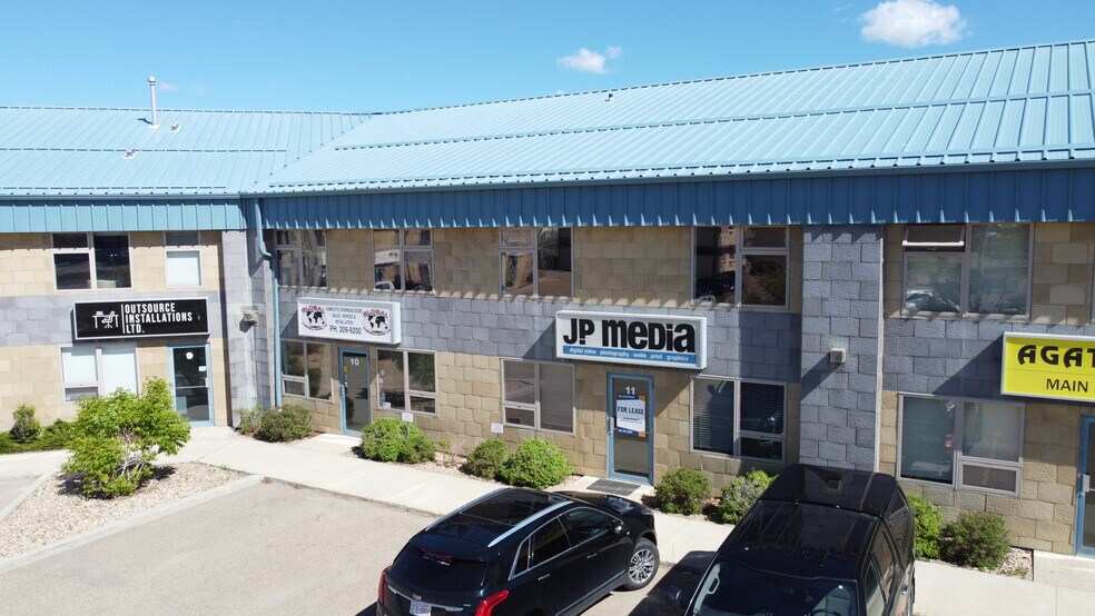 7471 Edgar Industrial Bend, Red Deer, AB à vendre - Photo principale – Image 1 sur 10