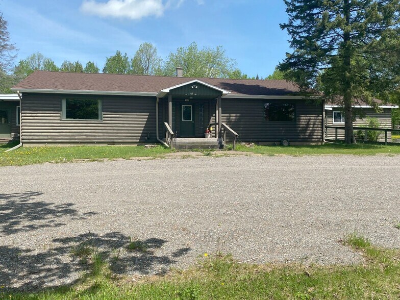 1640 W US-2, Crystal Falls, MI à louer - Photo de l’immeuble – Image 2 sur 42