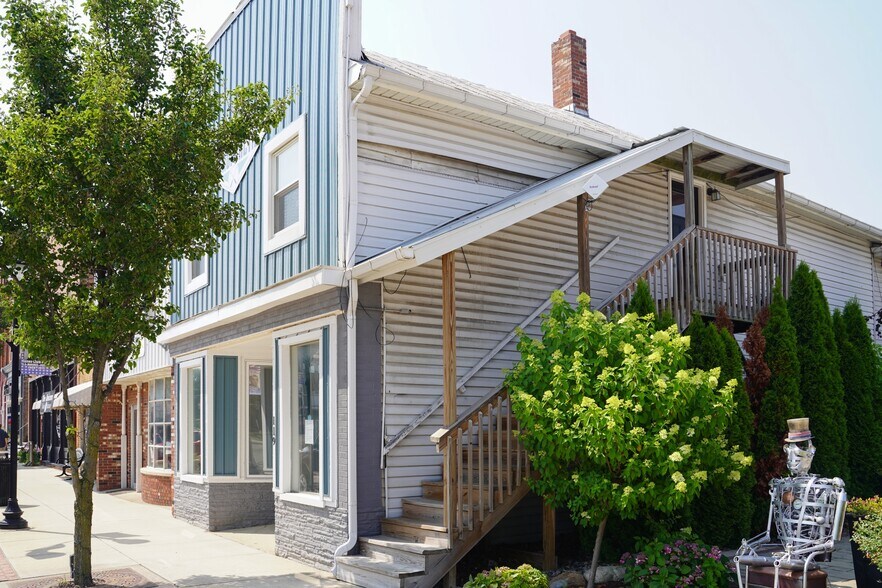 119 E Toledo St, Fremont, IN à vendre - Photo de l’immeuble – Image 1 sur 7